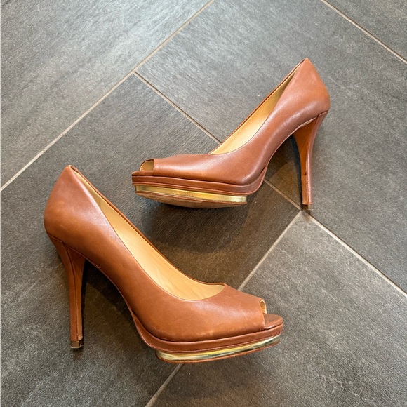 Vince Camuto Signature Tan Leather Peep Toe Heels size 7 - Picture 2 of 4